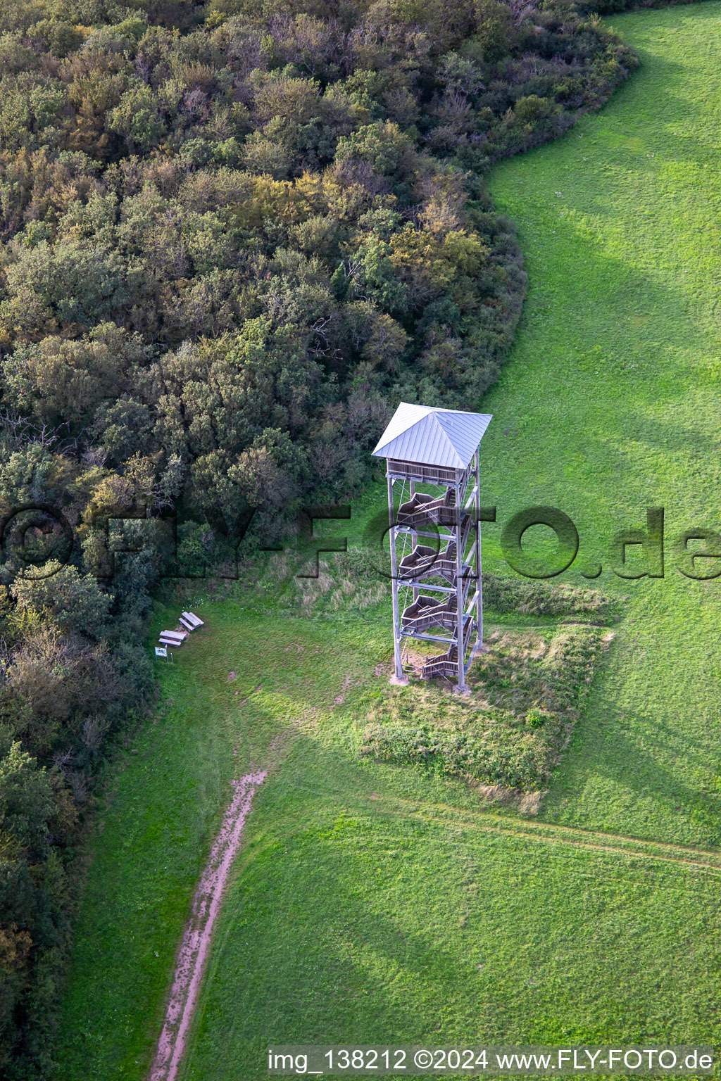 Heimbergturm Schloßböckelheim im Bundesland Rheinland-Pfalz, Deutschland von oben