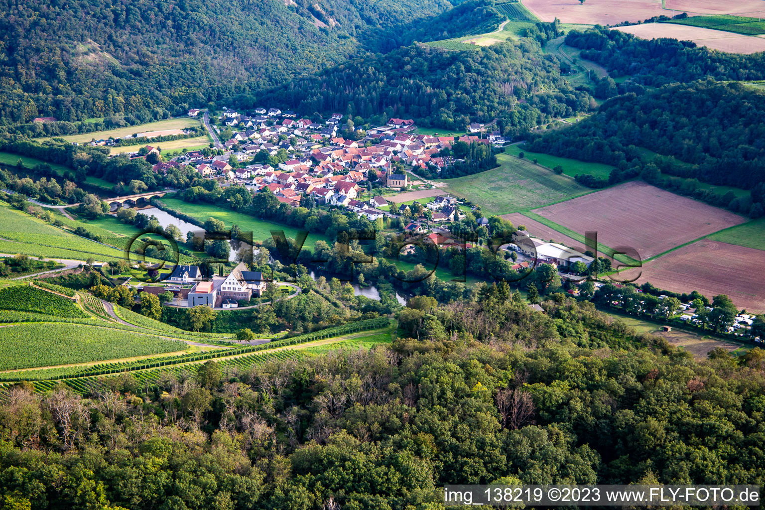 Luftaufnahme von Von Nordwesten in Oberhausen an der Nahe im Bundesland Rheinland-Pfalz, Deutschland