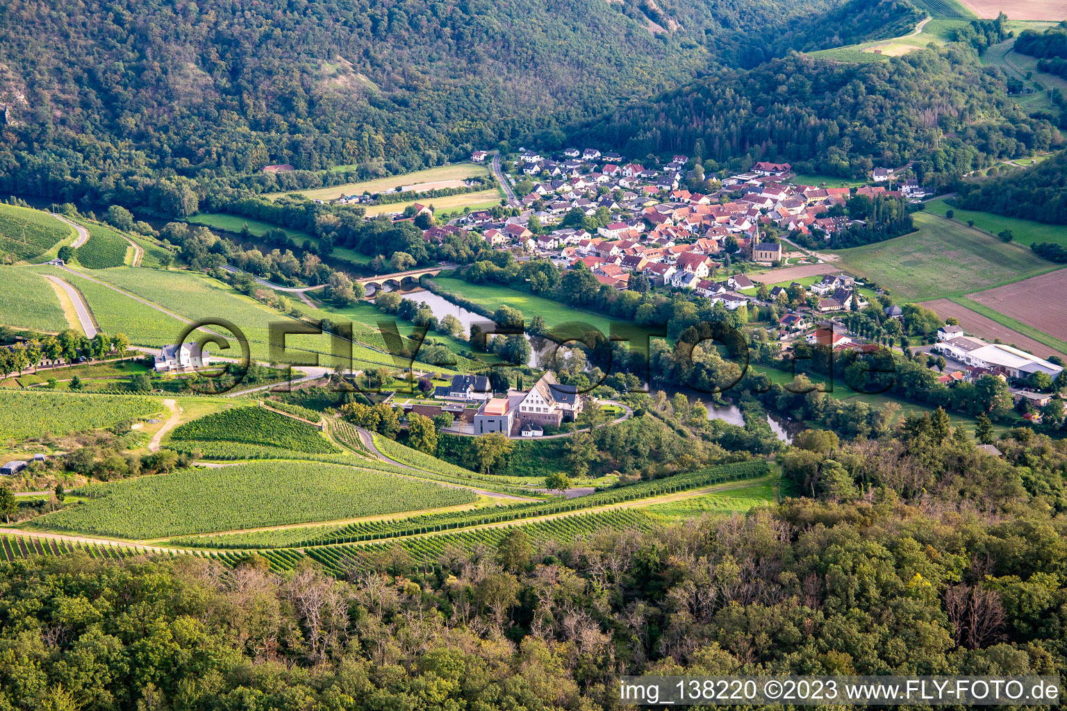 Schrägluftbild von Von Nordwesten in Oberhausen an der Nahe im Bundesland Rheinland-Pfalz, Deutschland