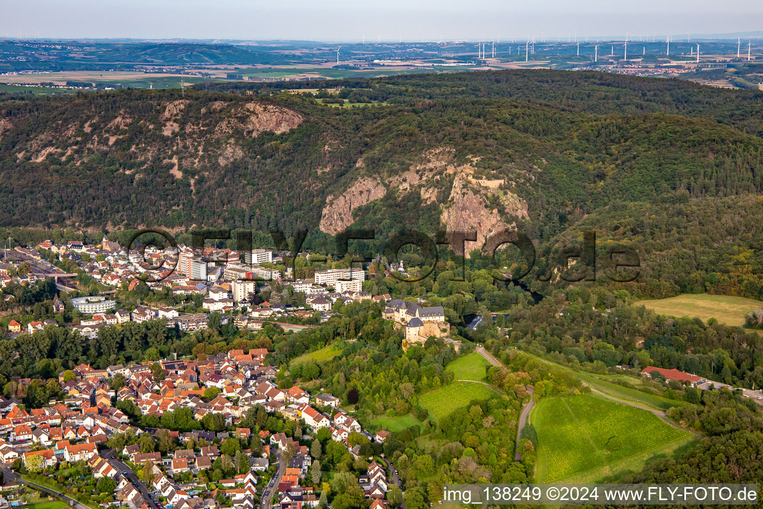 Von Westen im Ortsteil Ebernburg in Bad Kreuznach im Bundesland Rheinland-Pfalz, Deutschland