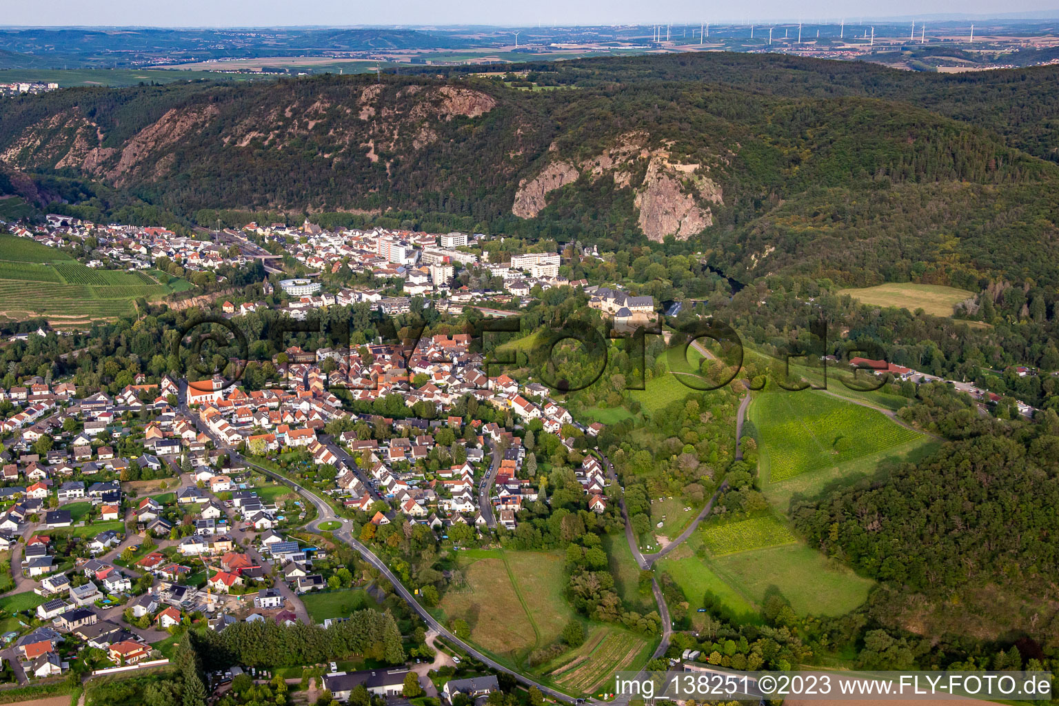 Luftaufnahme von Von Westen im Ortsteil Ebernburg in Bad Kreuznach im Bundesland Rheinland-Pfalz, Deutschland