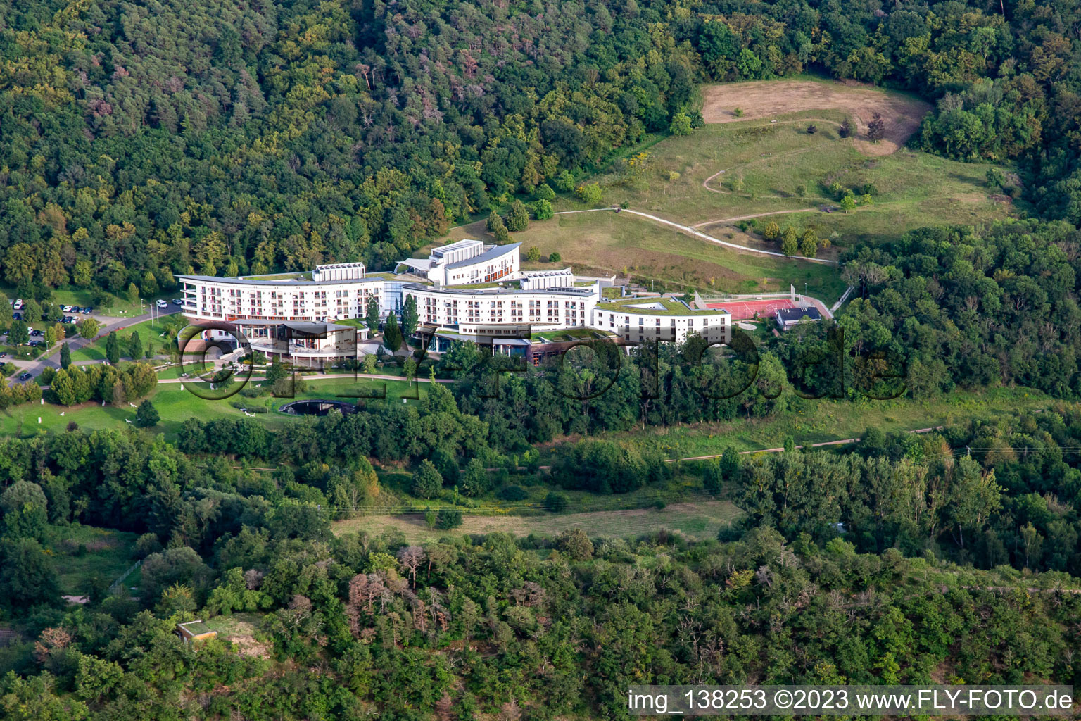 Luftaufnahme von Drei-Burgen-Klinik im Ortsteil Ebernburg in Bad Kreuznach im Bundesland Rheinland-Pfalz, Deutschland