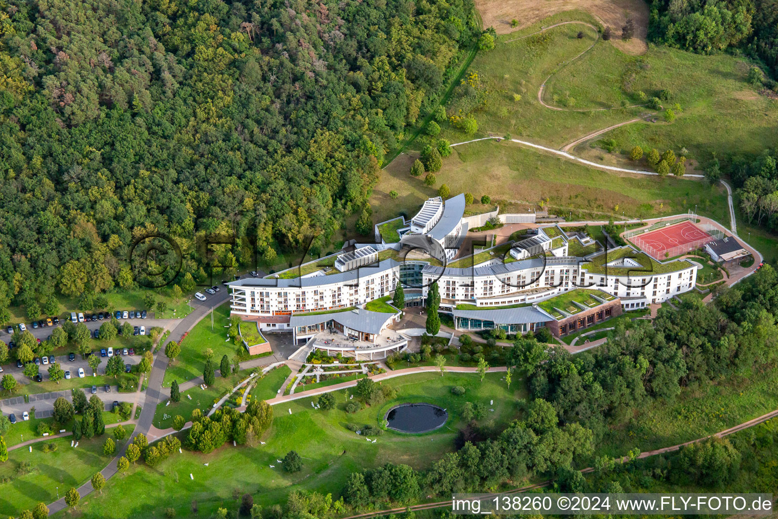 Schrägluftbild von Drei-Burgen-Klinik im Ortsteil Ebernburg in Bad Kreuznach im Bundesland Rheinland-Pfalz, Deutschland