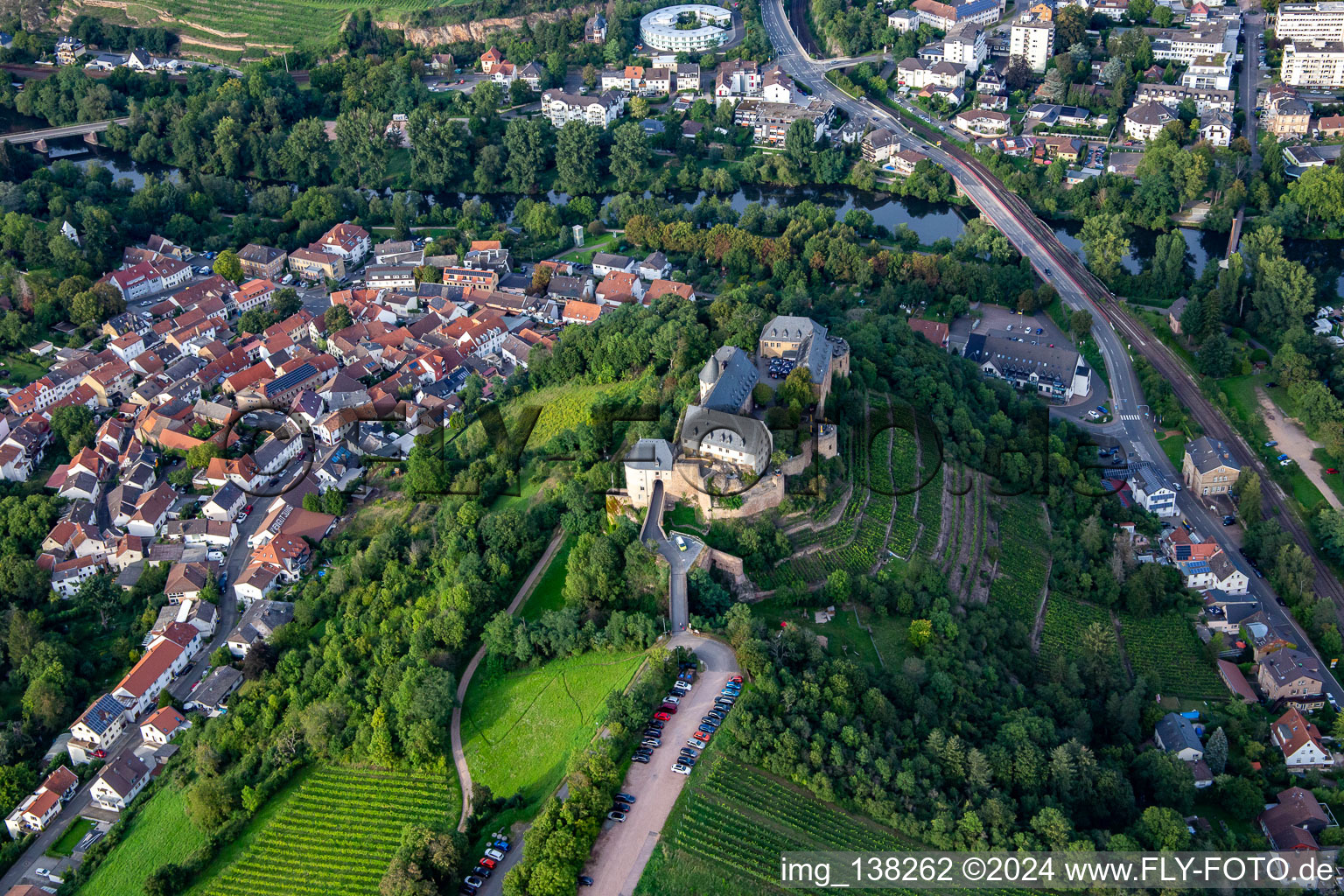 Schloß Ebernburg / Evangelische Familienferien- und Bildungsstätte Ebernburg in Bad Kreuznach im Bundesland Rheinland-Pfalz, Deutschland aus der Luft