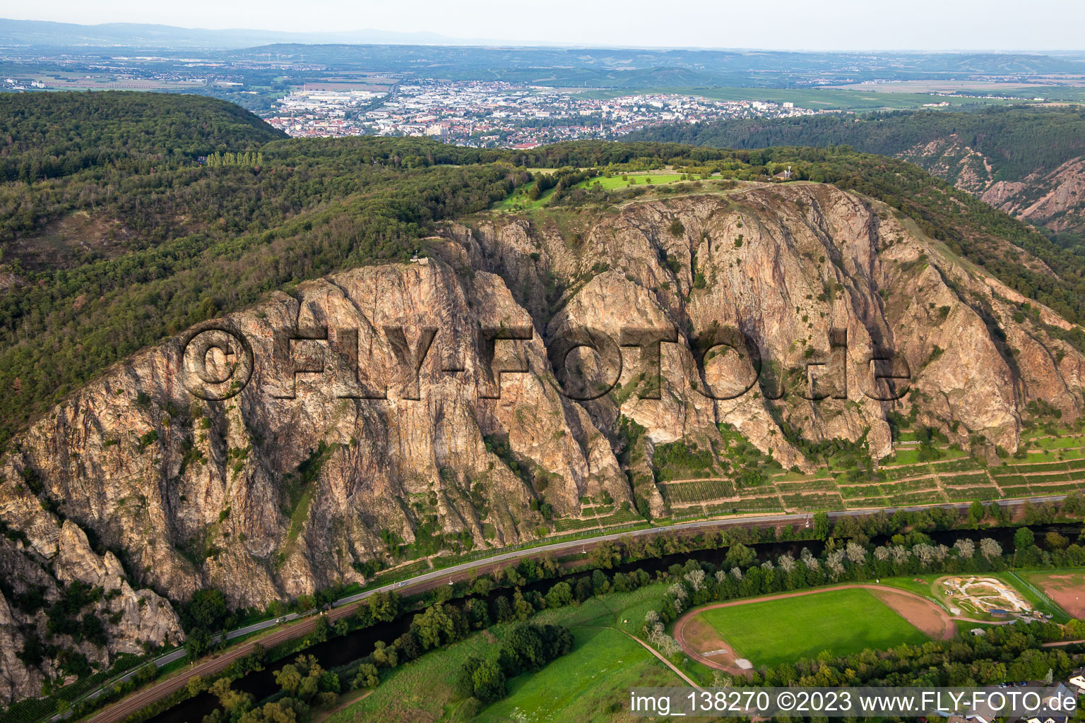 Luftaufnahme von Der Rotenfels "höchste Steilwand zwischen Norwegen und den Alpen" in Traisen im Bundesland Rheinland-Pfalz, Deutschland