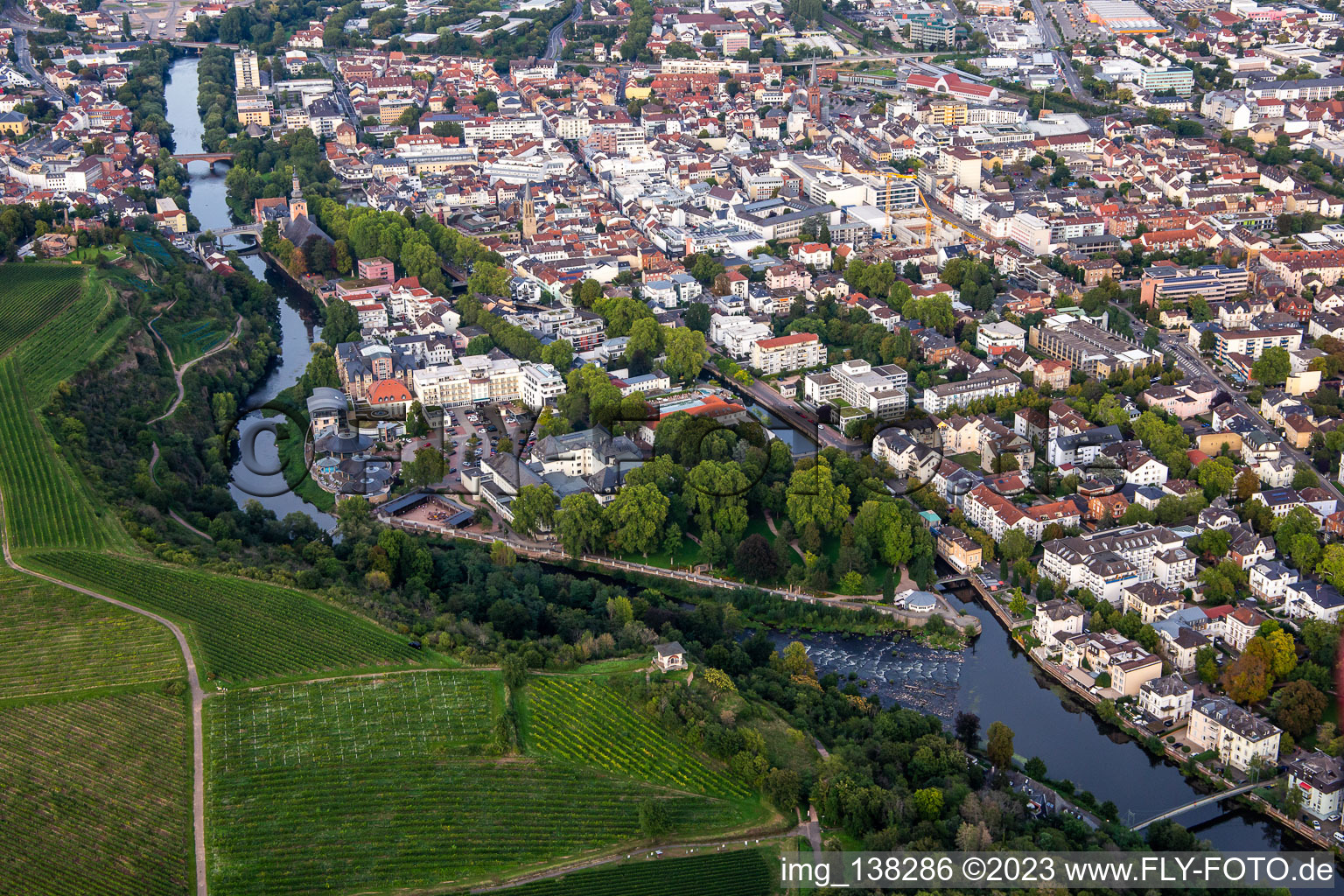 Luftbild von Thermen auf der Naheinsel in Bad Kreuznach im Bundesland Rheinland-Pfalz, Deutschland