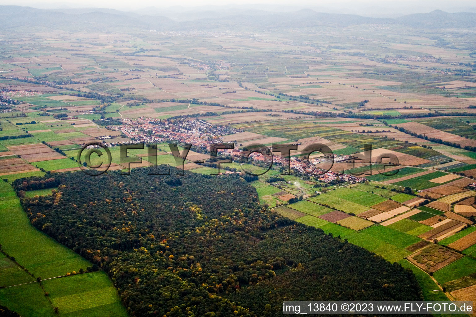 Luftaufnahme von Freckenfeld von Südwesten im Bundesland Rheinland-Pfalz, Deutschland