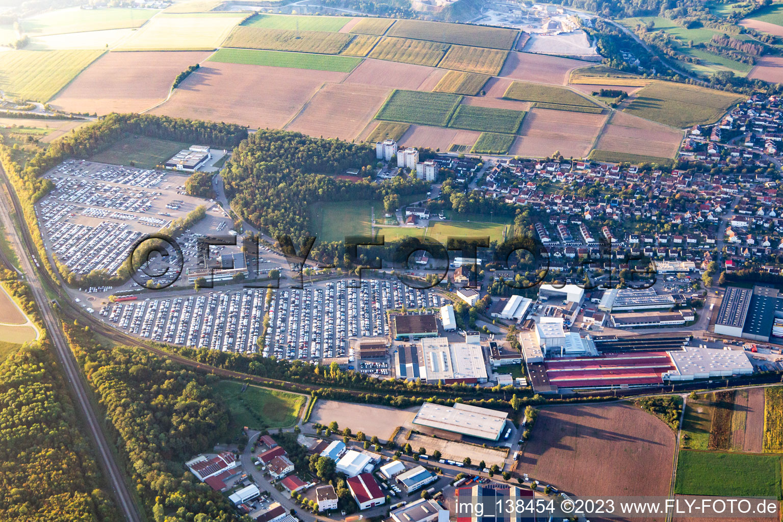 Luftbild von Alfred Kärcher SE & Co. KG und MOSOLF Logistics & Services GmbH, Niederlassung Illingen im Bundesland Baden-Württemberg, Deutschland