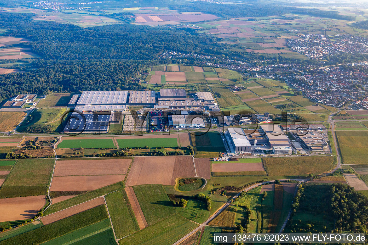 Luftbild von Porsche Werk 16, Porsche Logistics Center und Breuninger Logistik Sachsenheim im Bundesland Baden-Württemberg, Deutschland