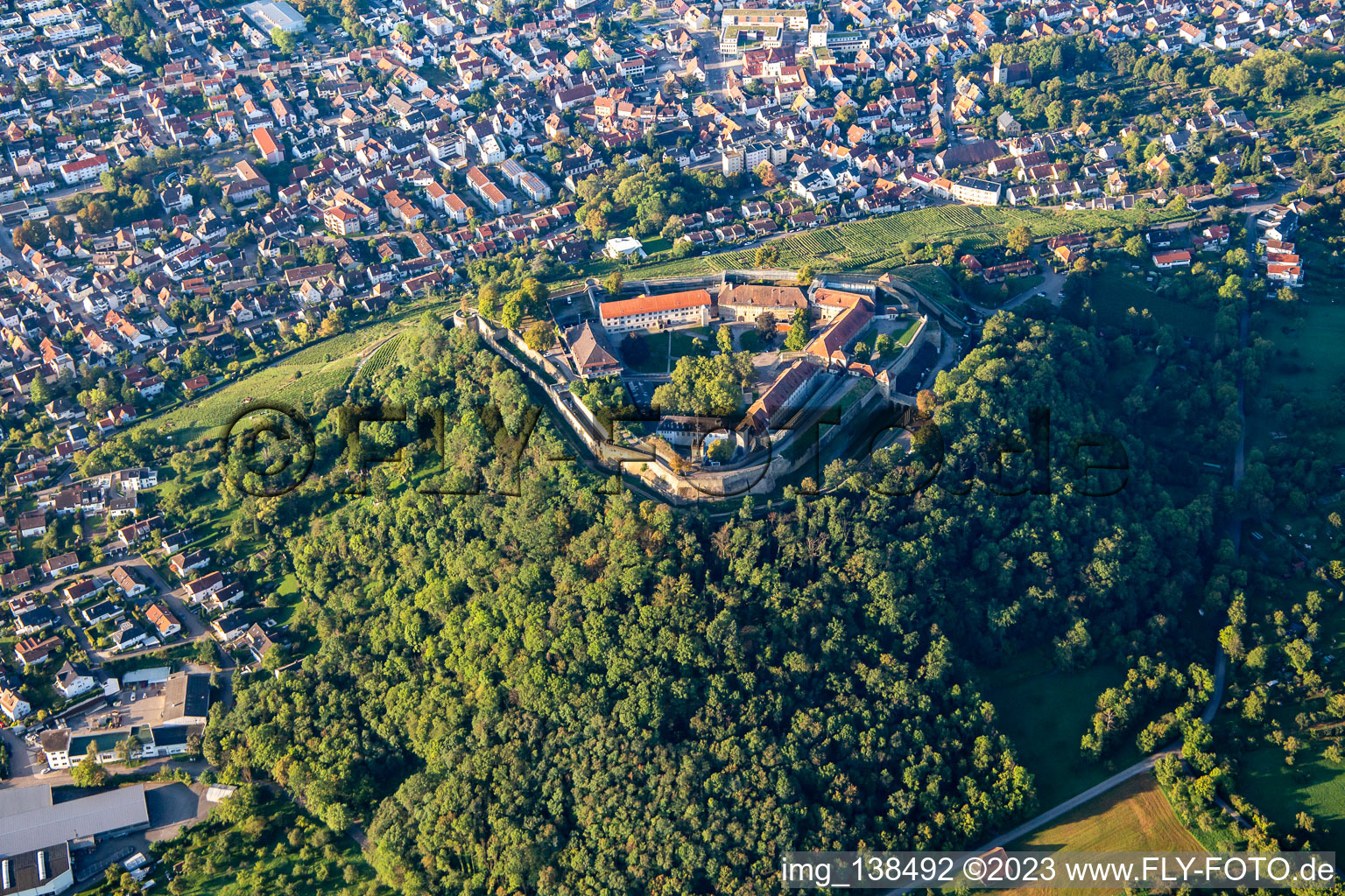 Luftaufnahme von Museum Hohenasperg - Ein deutsches Gefängnis in Asperg im Bundesland Baden-Württemberg, Deutschland