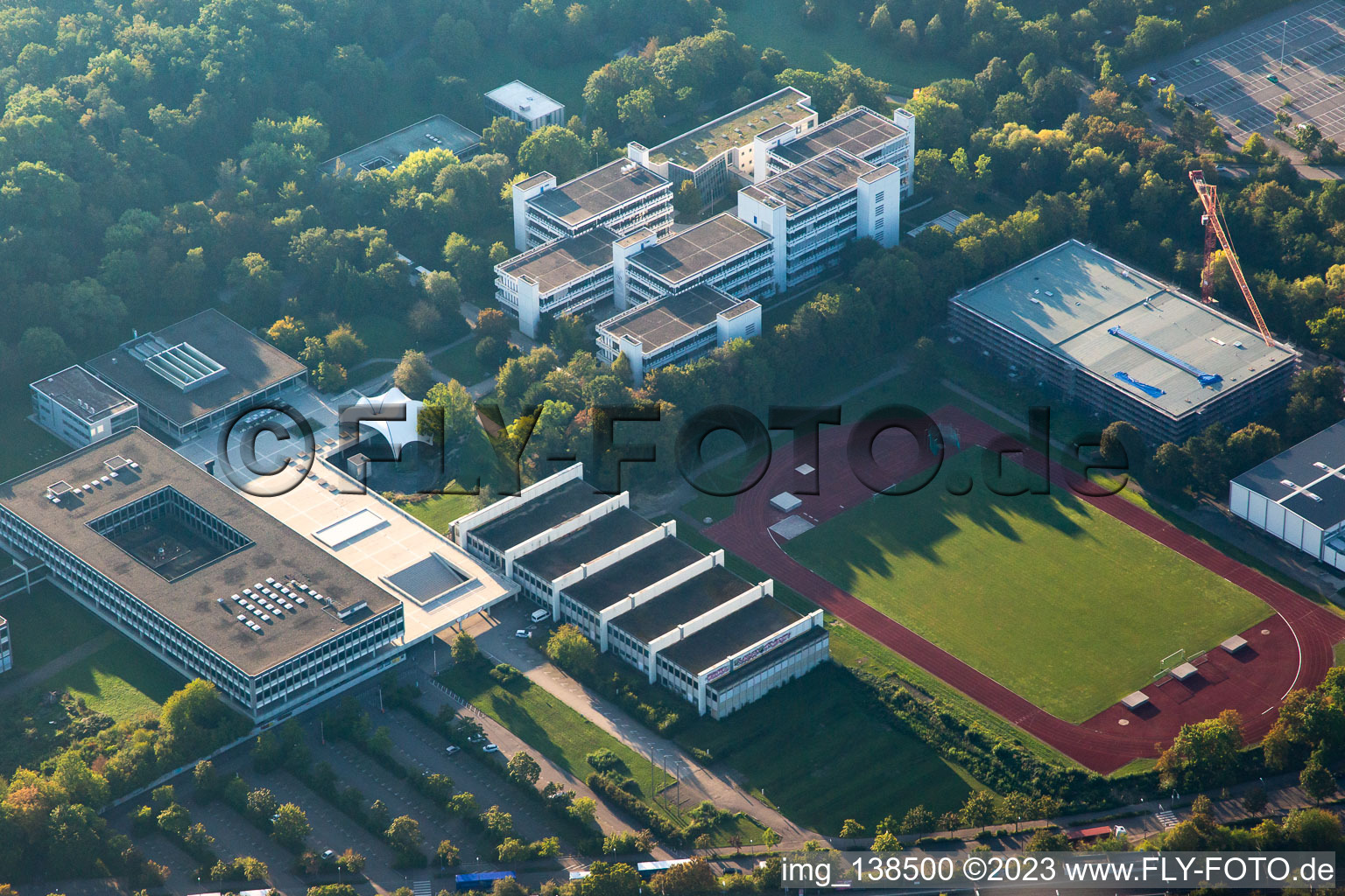 Sportplatz an der Hochschule für öffentliche Verwaltung und Finanzen Ludwigsburg im Ortsteil Eglosheim im Bundesland Baden-Württemberg, Deutschland