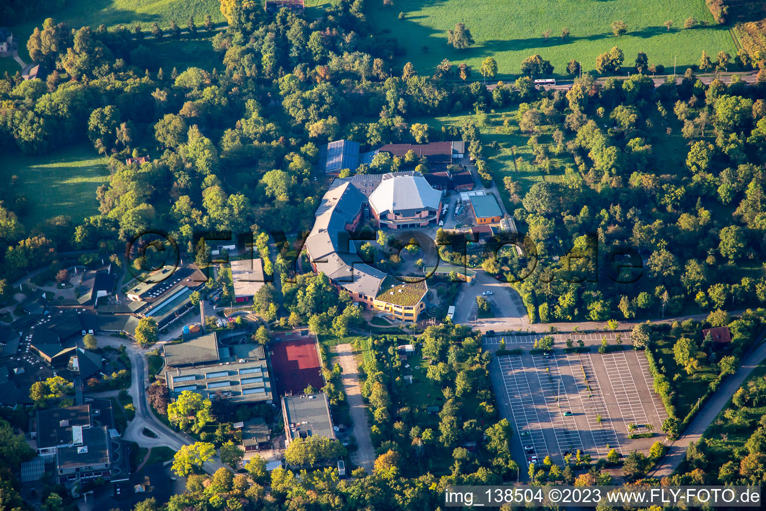 Freie Waldorfschule Ludwigsburg und Fröbelschule Ludwigsburg - Schule für Sprachbehinderte im Ortsteil Eglosheim im Bundesland Baden-Württemberg, Deutschland