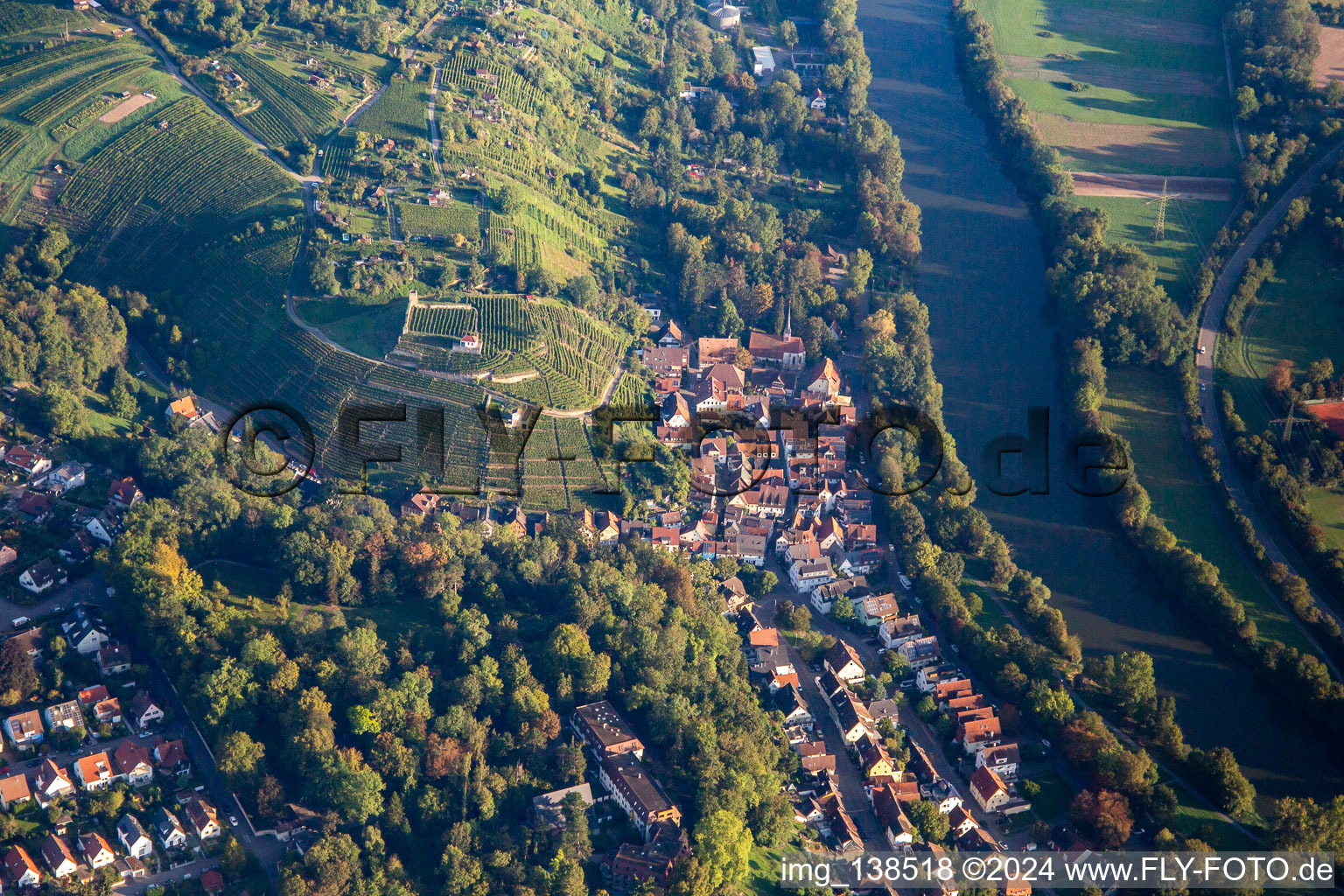 Burgruine Hoheneck über dem Neckar in Ludwigsburg im Bundesland Baden-Württemberg, Deutschland