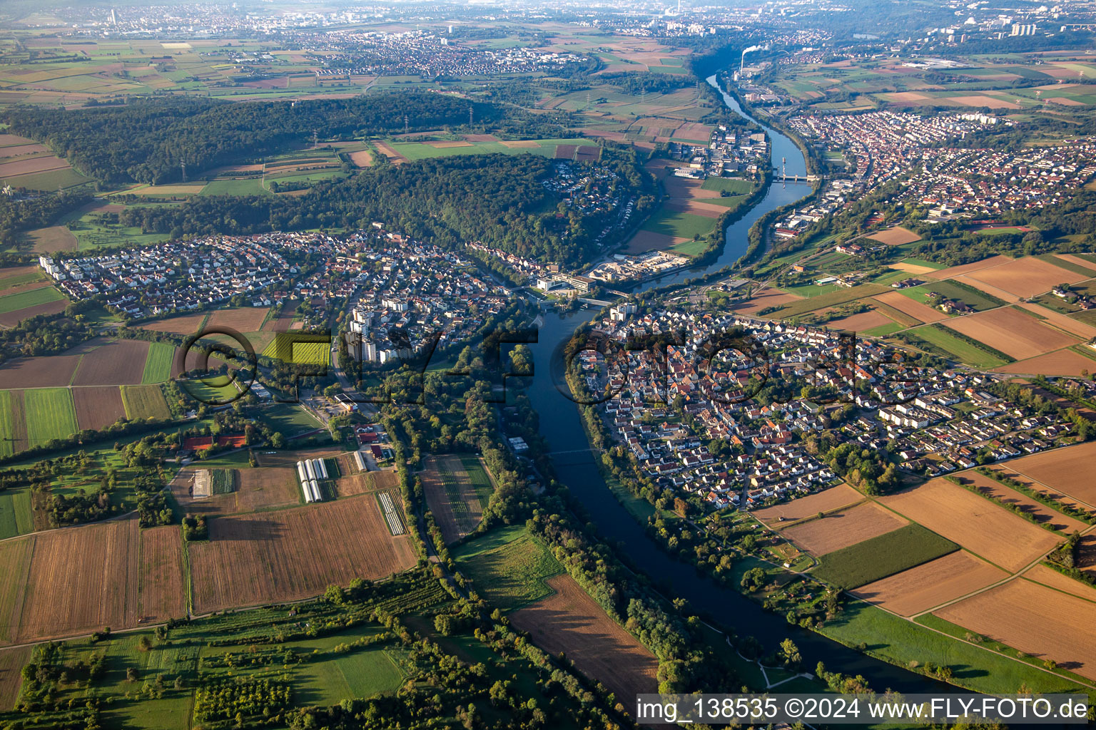 Remsmündung in den Neckar im Ortsteil Neckargröningen in Remseck am Neckar im Bundesland Baden-Württemberg, Deutschland