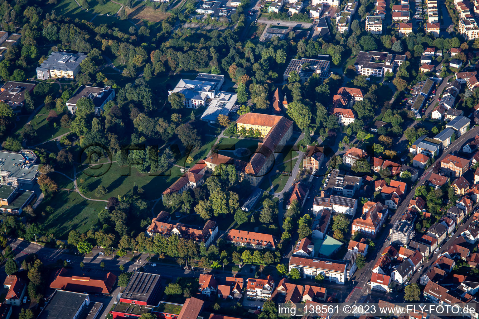 Luftbild von Schloß und Schlosskirche Winnenden im Bundesland Baden-Württemberg, Deutschland