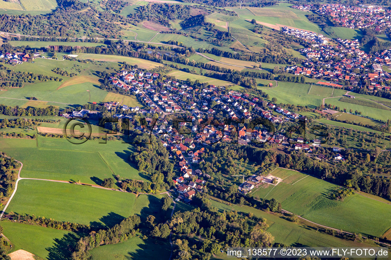 Von Süden im Ortsteil Bruch in Weissach im Tal im Bundesland Baden-Württemberg, Deutschland