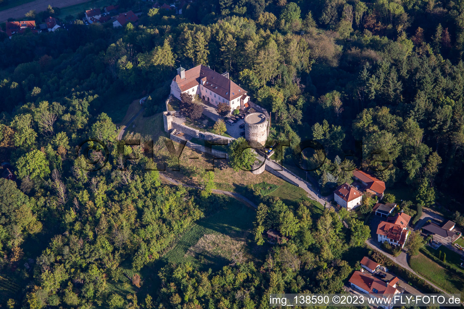 Luftaufnahme von Schloss Ebersberg im Ortsteil Lippoldsweiler in Auenwald im Bundesland Baden-Württemberg, Deutschland