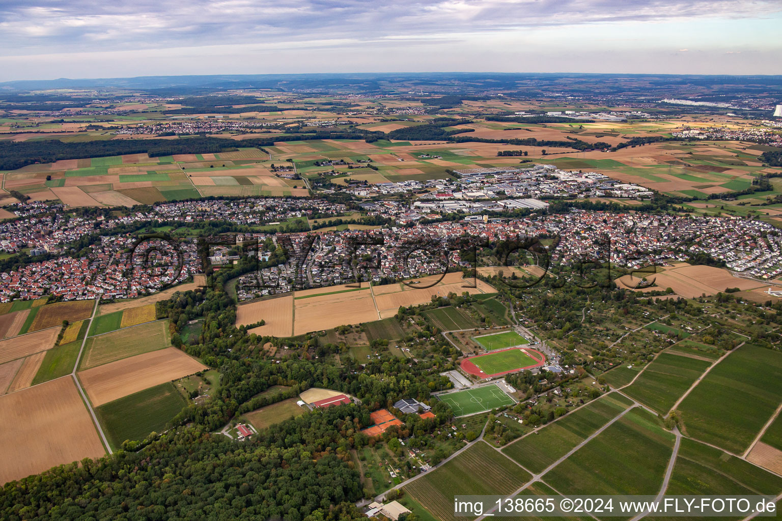 Von Südwesten im Ortsteil Großgartach in Leingarten im Bundesland Baden-Württemberg, Deutschland