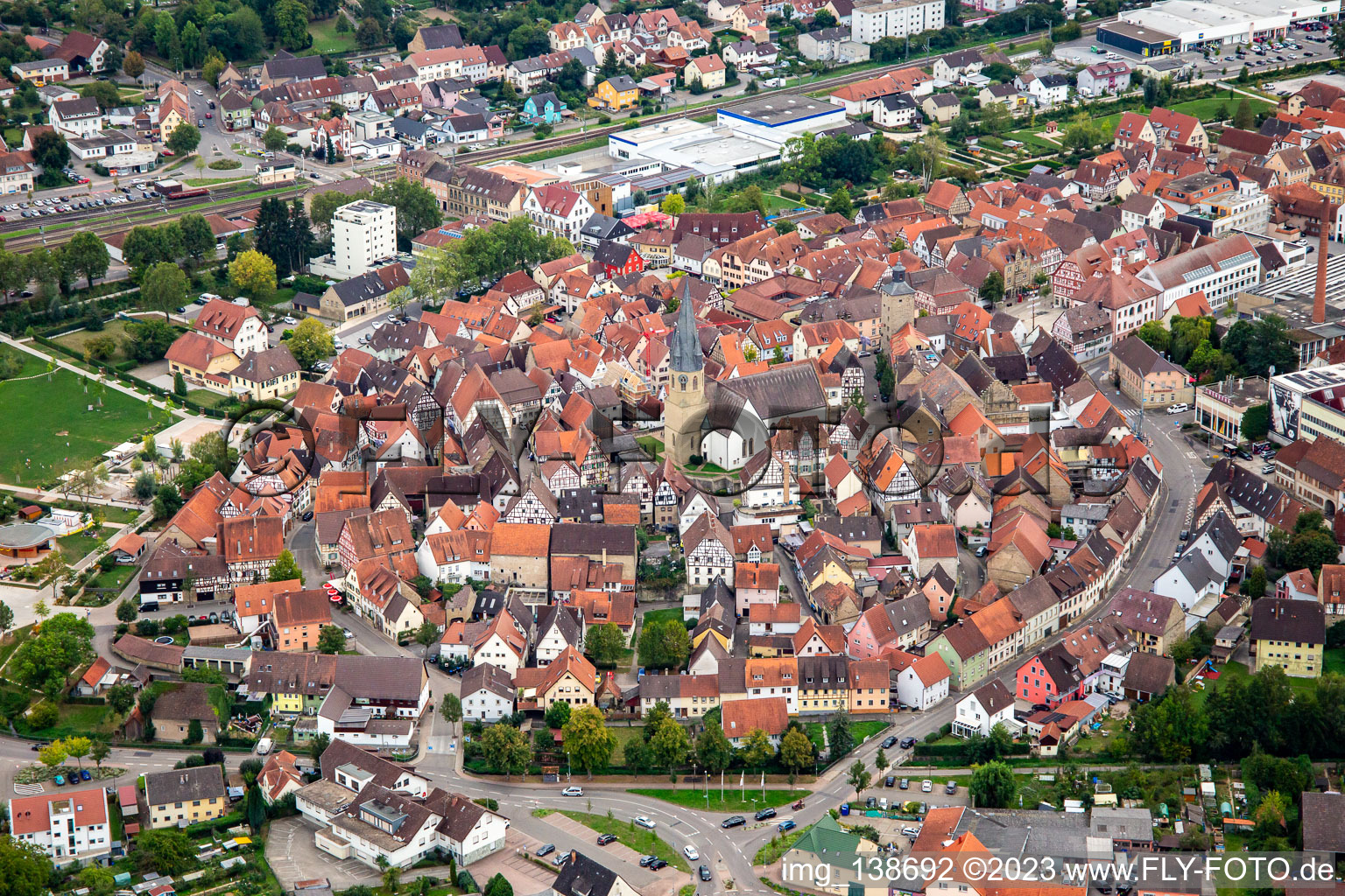 Luftbild von Historische Altstadt mit Kirche Unsere Liebe Frau in Eppingen im Bundesland Baden-Württemberg, Deutschland