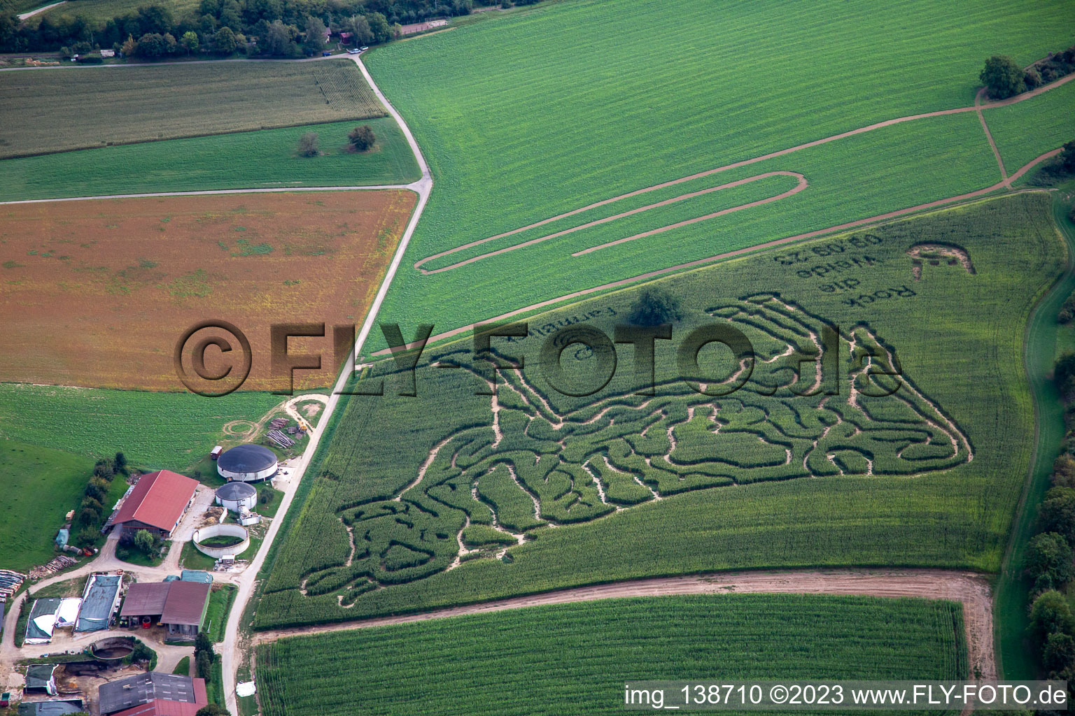 Maislabyrinth des Milchhof Lämmle-Hofmann in Oberderdingen im Bundesland Baden-Württemberg, Deutschland
