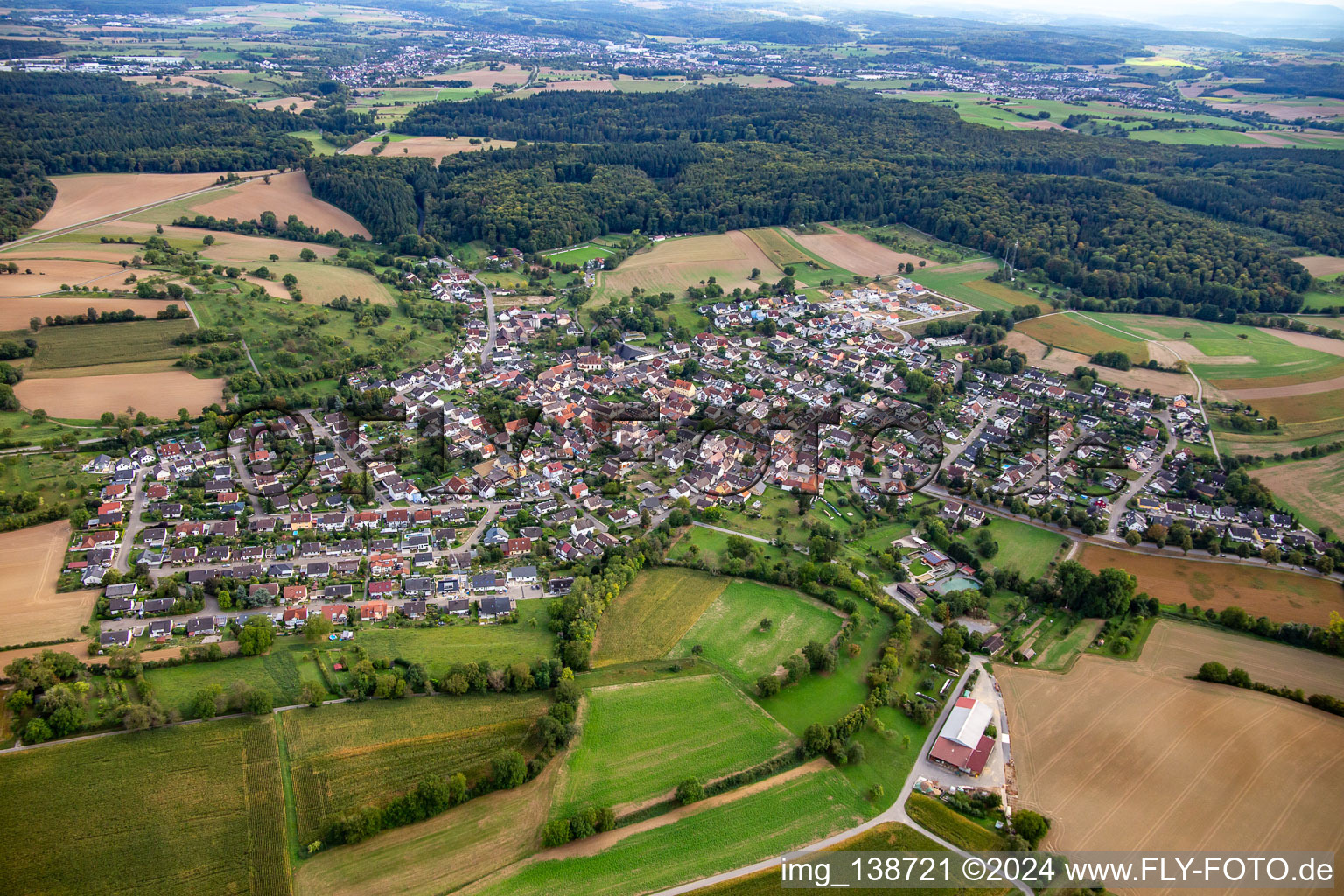 Von Norden im Ortsteil Büchig in Bretten im Bundesland Baden-Württemberg, Deutschland