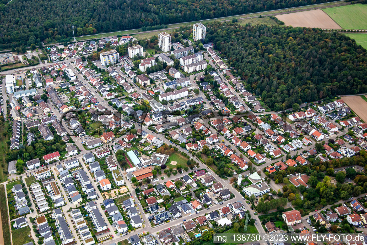 Schrägluftbild von Ortsteil Büchig in Stutensee im Bundesland Baden-Württemberg, Deutschland