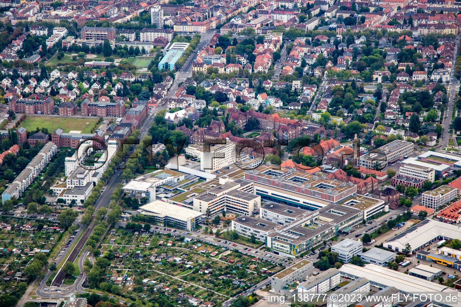 Städtisches Klinikum Karlsruhe im Ortsteil Nordweststadt im Bundesland Baden-Württemberg, Deutschland von oben