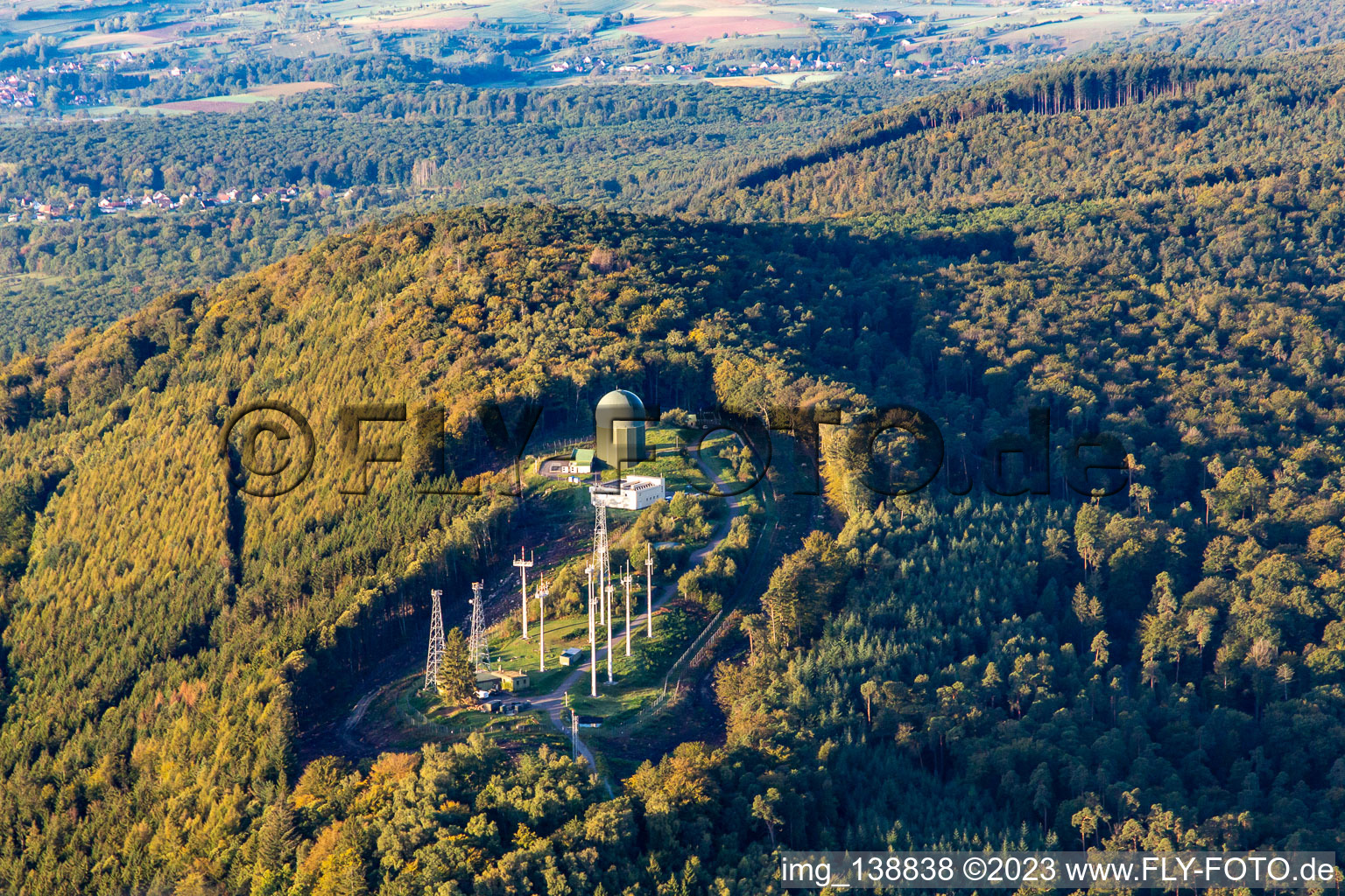Radarantennen am Pfaffenschlick in Soultz-sous-Forêts im Bundesland Bas-Rhin, Frankreich
