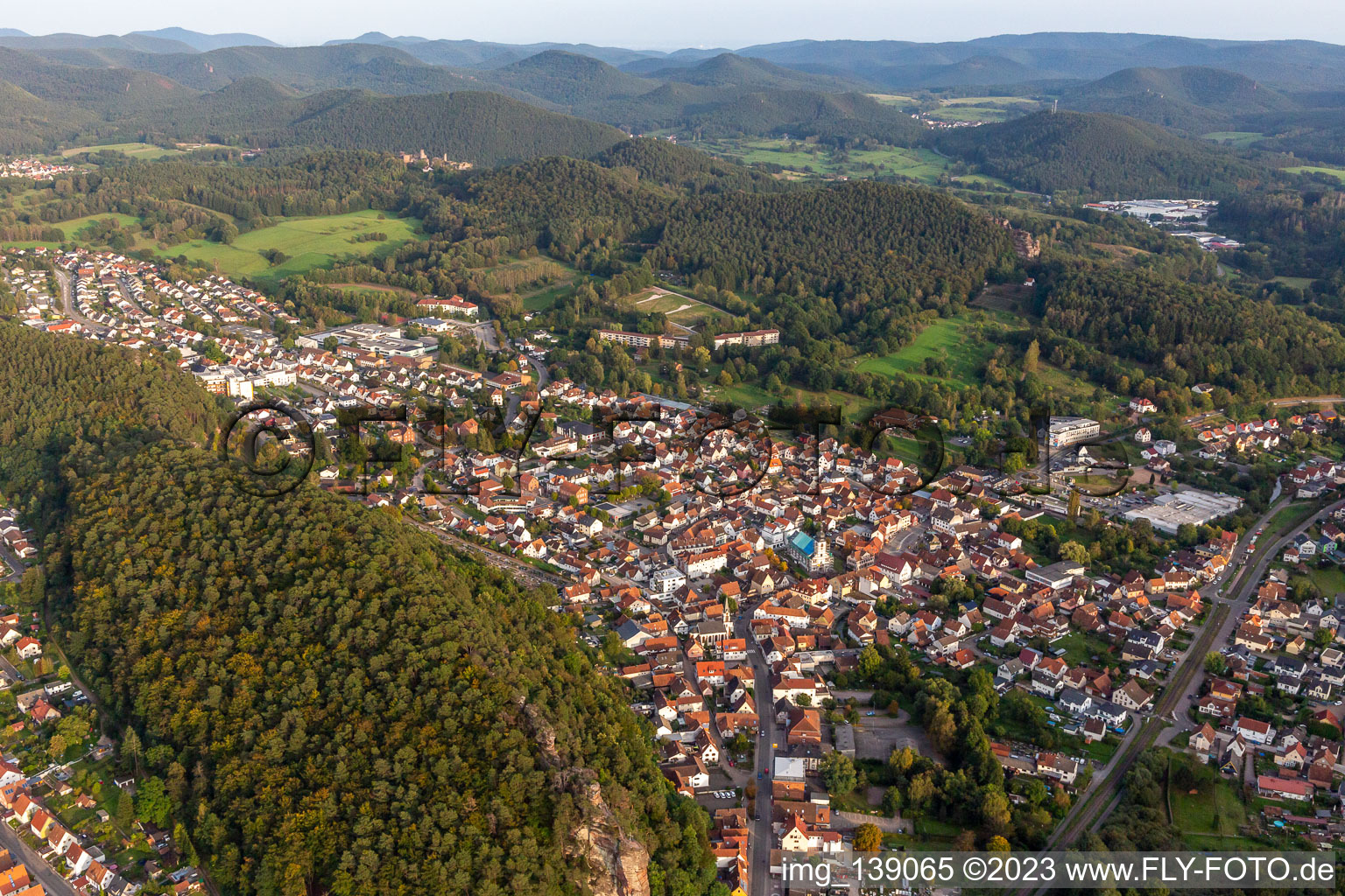 Dahn im Bundesland Rheinland-Pfalz, Deutschland von oben gesehen