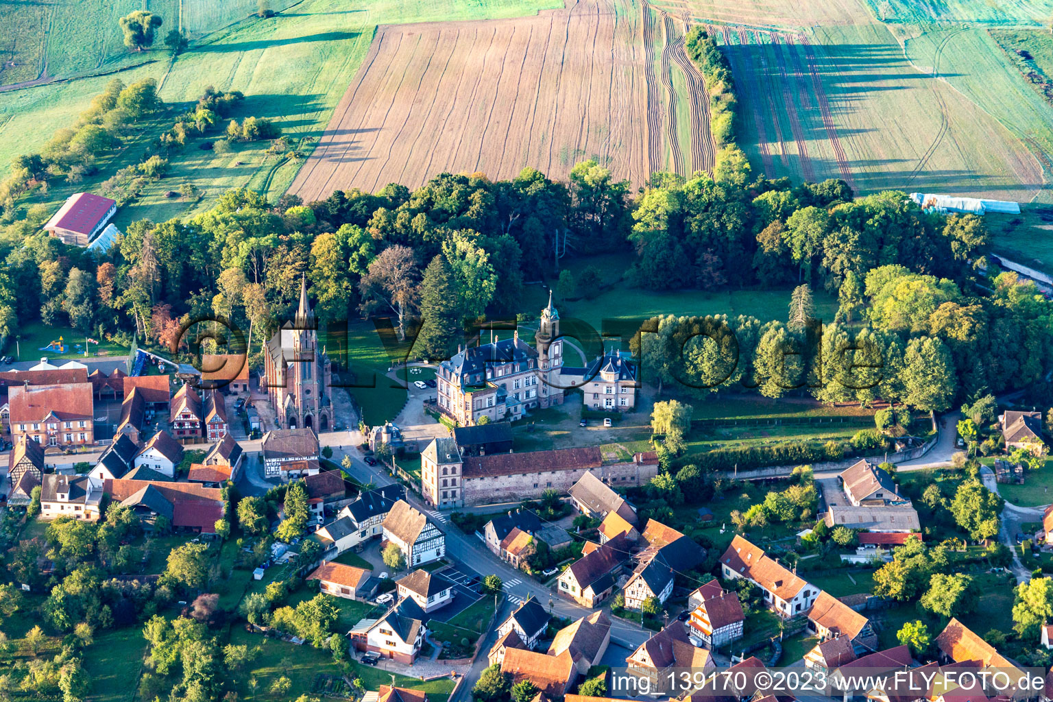 Luftbild von Château de Froeschwiller in Frœschwiller im Bundesland Bas-Rhin, Frankreich