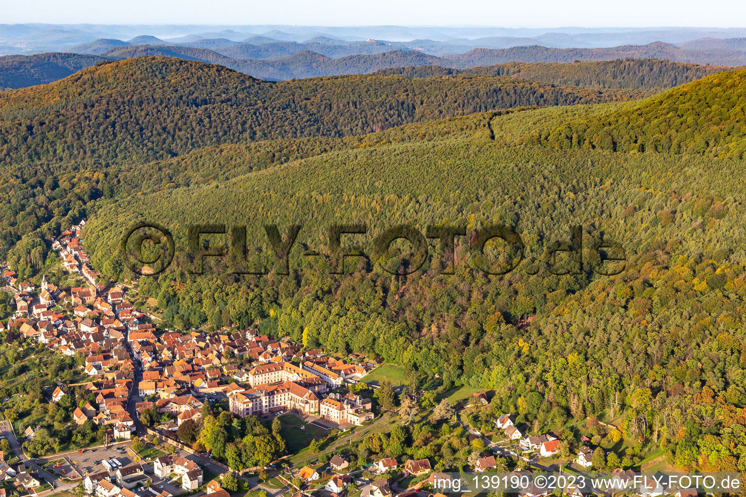 Luftbild von Von Nordosten in Oberbronn im Bundesland Bas-Rhin, Frankreich