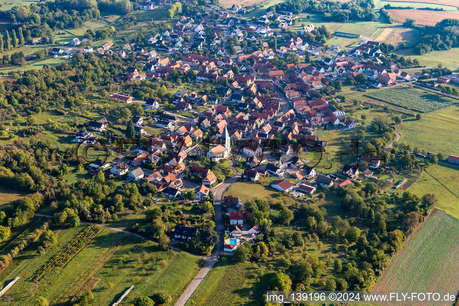 Von Südwesten in Morsbronn-les-Bains im Bundesland Bas-Rhin, Frankreich