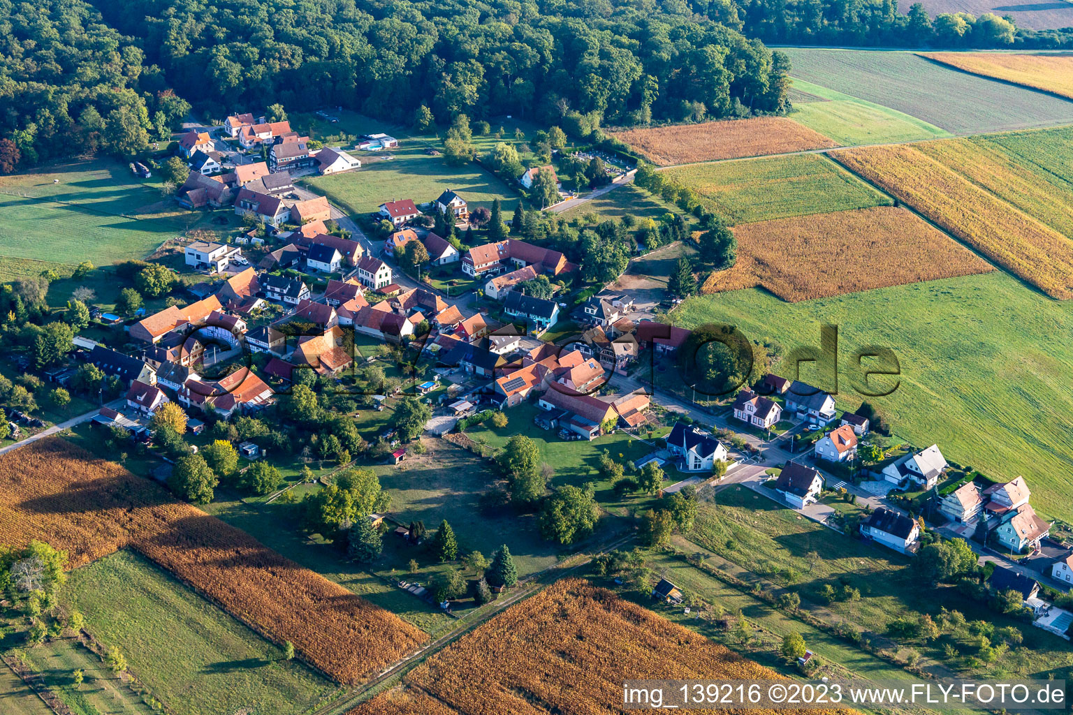 Merkwiller-Pechelbronn im Bundesland Bas-Rhin, Frankreich aus der Luft betrachtet