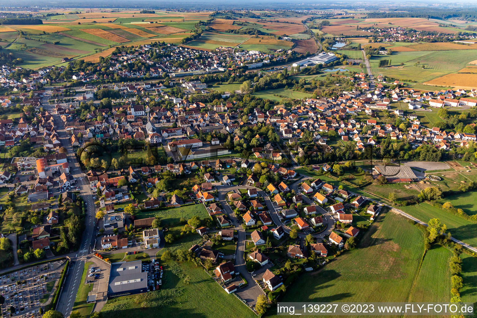 Luftbild von Soultz-sous-Forêts im Bundesland Bas-Rhin, Frankreich