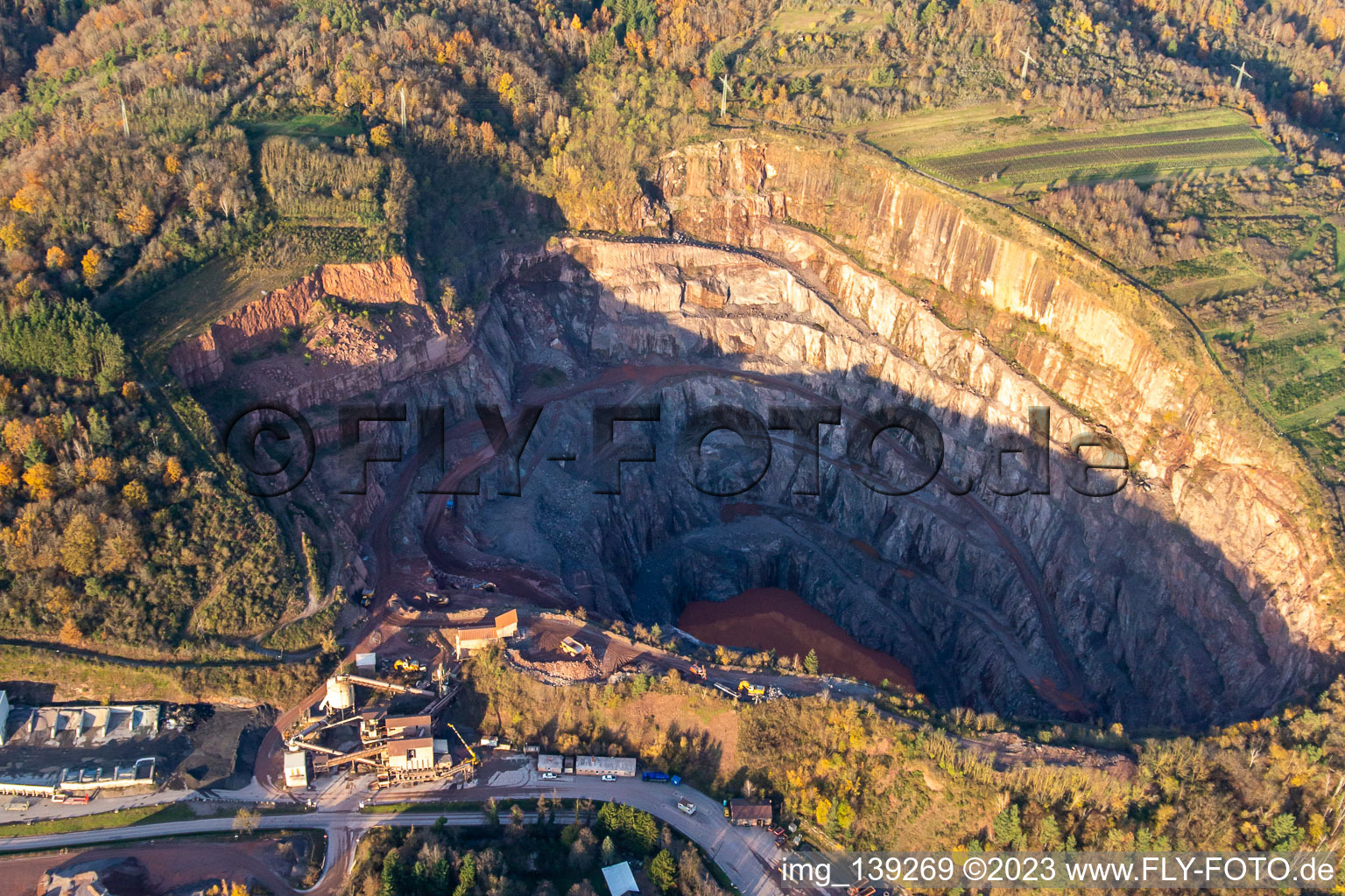Luftaufnahme von Steinbruch Albersweiler Basalt-AG im Bundesland Rheinland-Pfalz, Deutschland