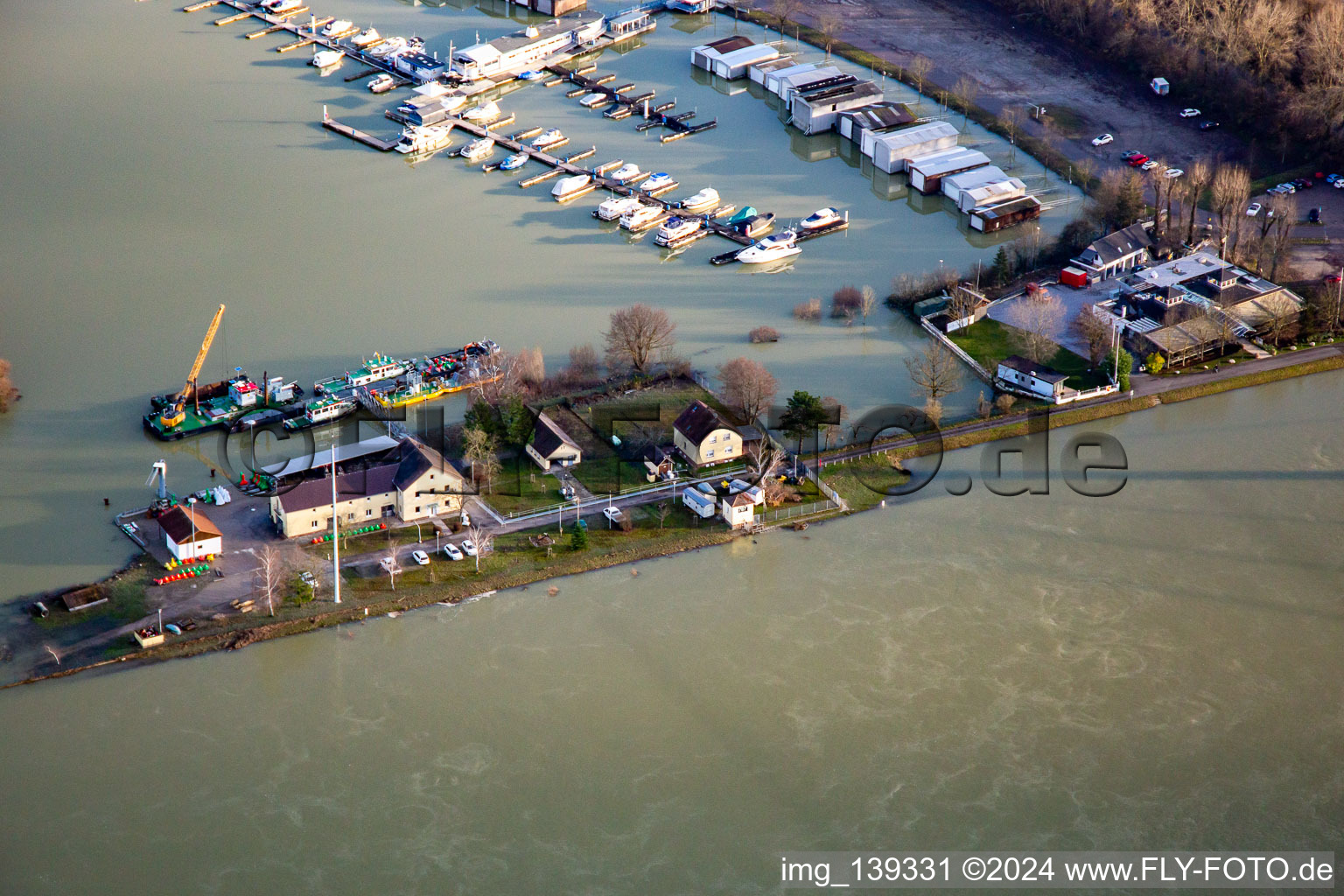 Überflutetes Wasserstraßen- und Schifffahrtsamt Maxau bei Rhein-Hochwasser im Ortsteil Knielingen in Karlsruhe im Bundesland Baden-Württemberg, Deutschland