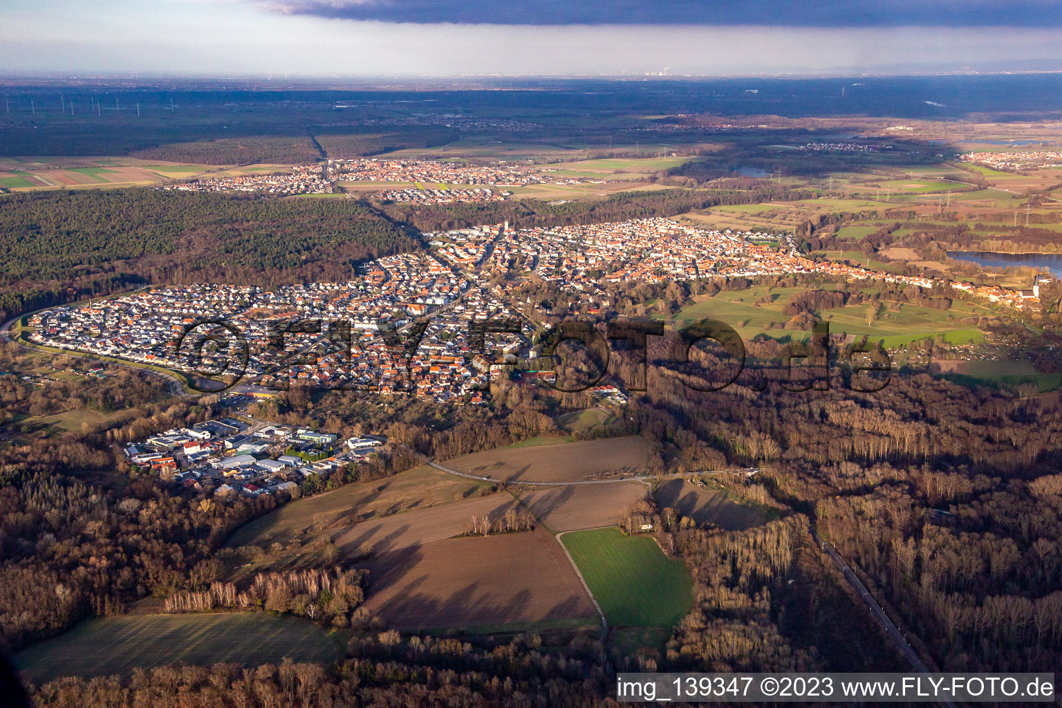 Im Winter von Südwesten in Jockgrim im Bundesland Rheinland-Pfalz, Deutschland