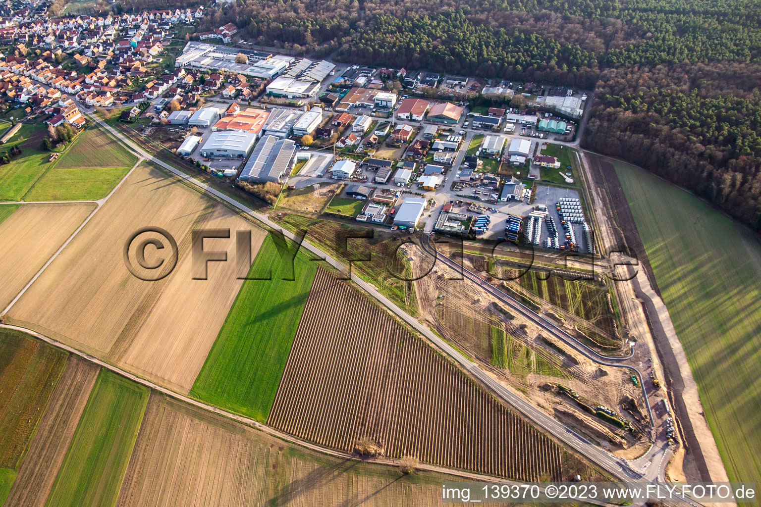 Luftaufnahme von Erweiterungsfläche des Gewerbegebiet Gereutäcker in Hatzenbühl im Bundesland Rheinland-Pfalz, Deutschland
