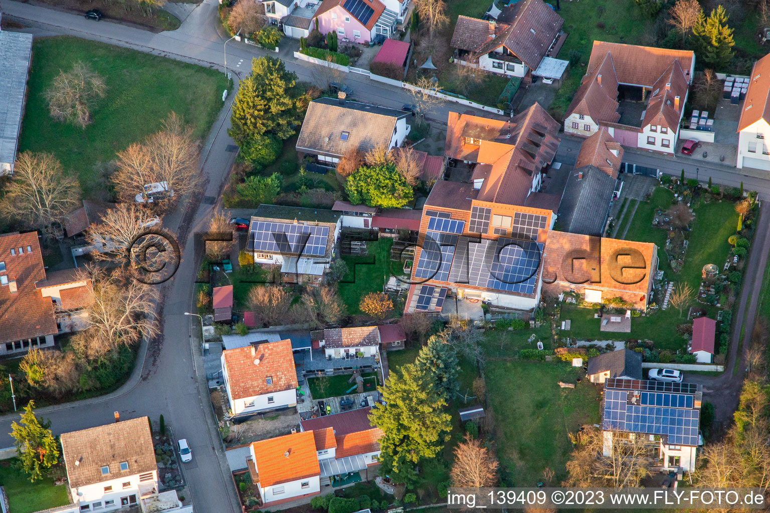 Luftbild von Weingut/Weinstube Vogler im Ortsteil Heuchelheim in Heuchelheim-Klingen im Bundesland Rheinland-Pfalz, Deutschland