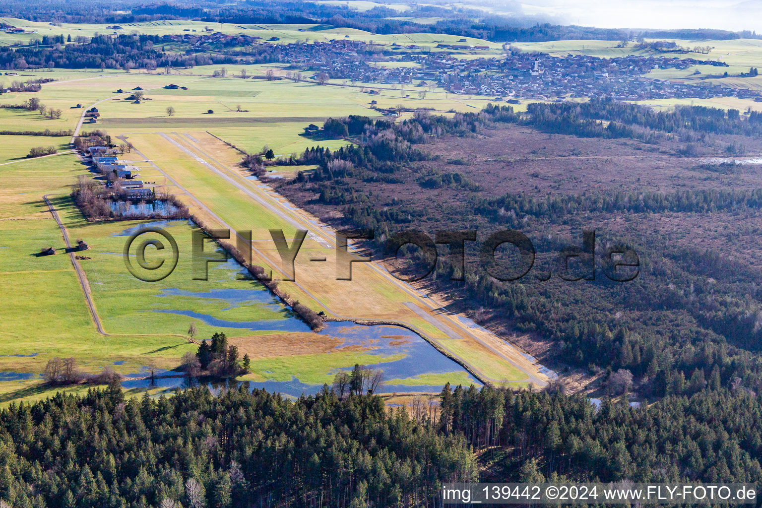 Segelflugplatz Königsdorf im Ortsteil Wiesen im Bundesland Bayern, Deutschland