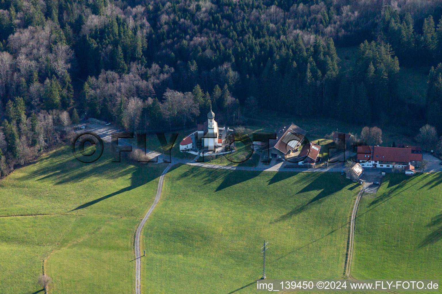 St. Johann Babtist im Ortsteil Oberfischbach in Wackersberg im Bundesland Bayern, Deutschland