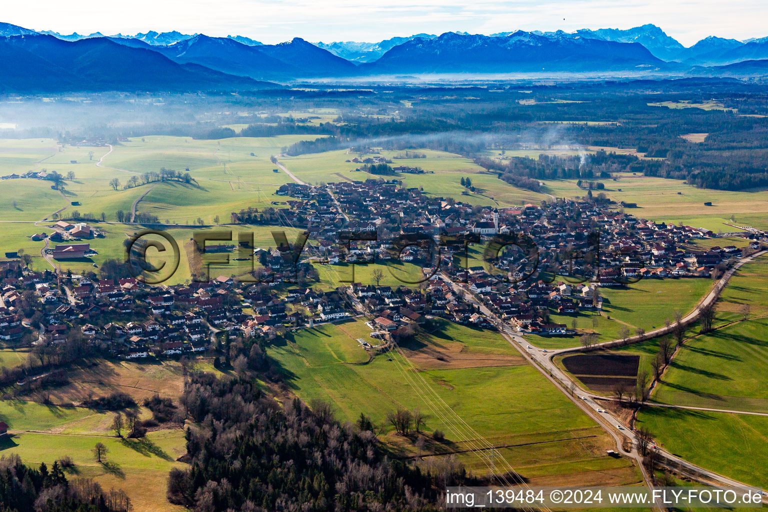 Luftbild von Von Nordosten im Ortsteil Osterhofen in Königsdorf im Bundesland Bayern, Deutschland