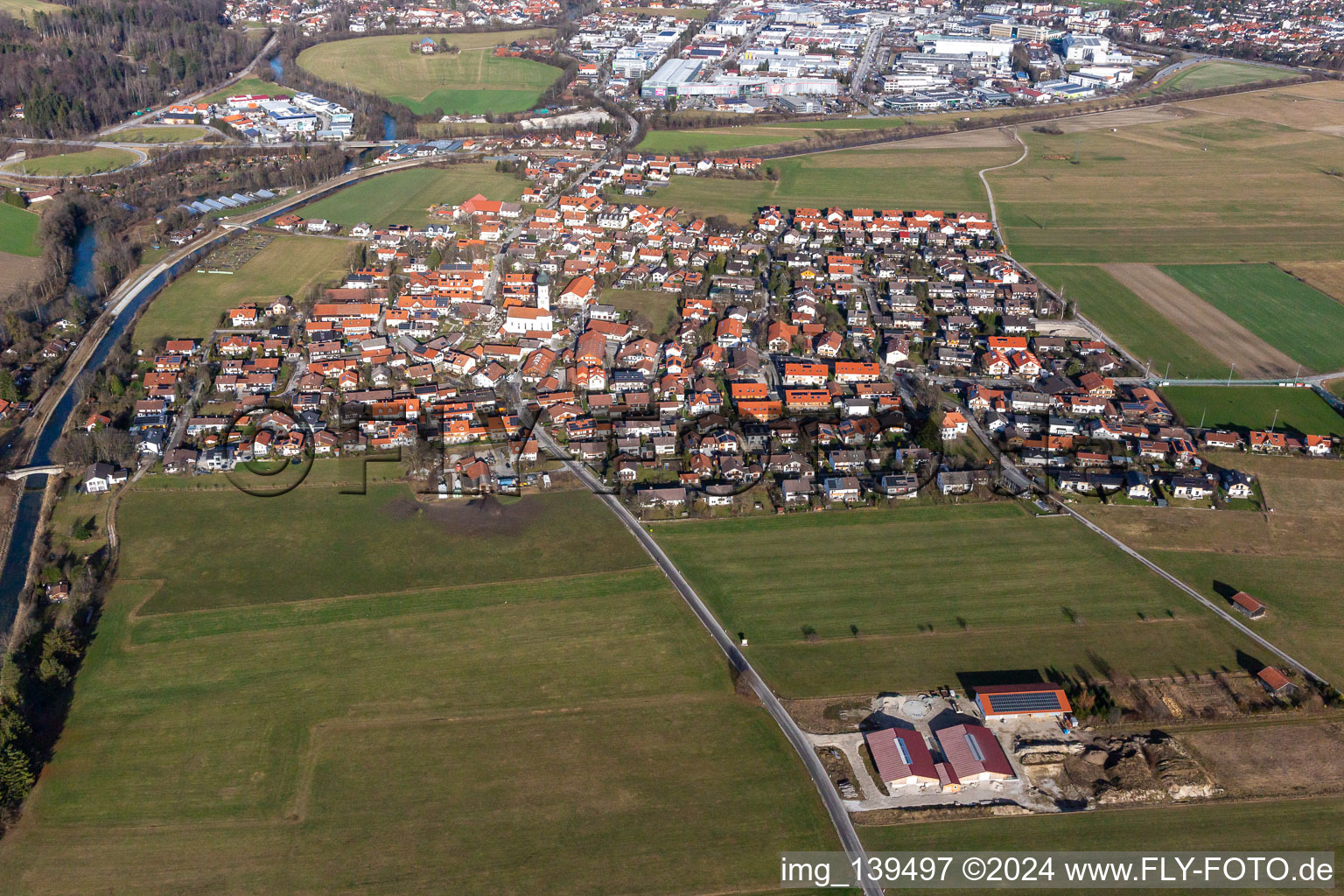 Geltling von Süden im Ortsteil Gelting in Geretsried im Bundesland Bayern, Deutschland