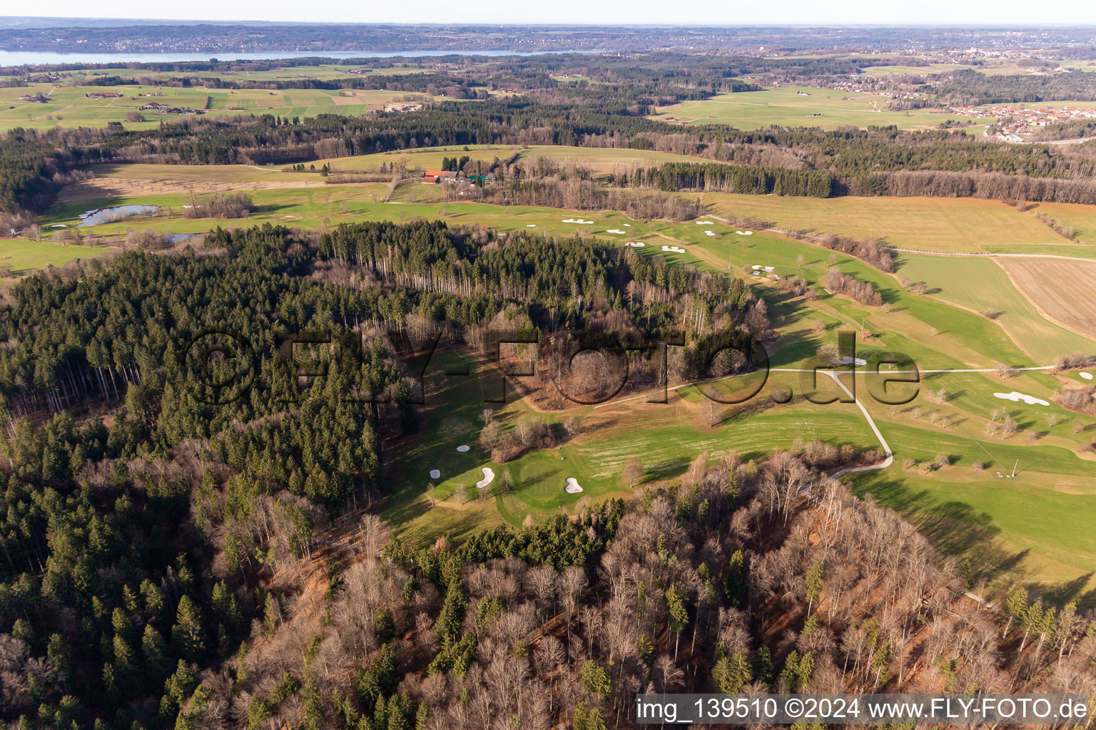 Luftbild von Golfclub Berkramerhof im Ortsteil Dorfen in Icking im Bundesland Bayern, Deutschland