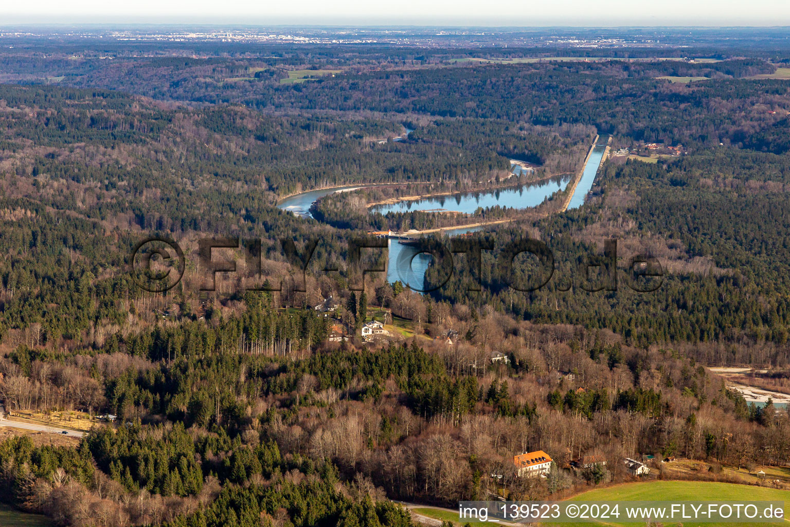 Luftbild von Ickinger Wehr und Weiher zwischen Mühltalkanal und Isarkanal im Ortsteil Ergertshausen in Egling im Bundesland Bayern, Deutschland