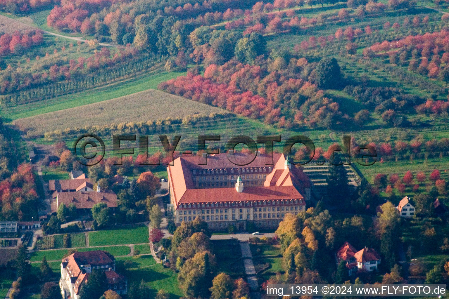 Gebäudekomplex des Klosters Kloster der Franziskanerinnen Erlenbad e.V. im Ortsteil Obersasbach in Sasbach im Bundesland Baden-Württemberg, Deutschland