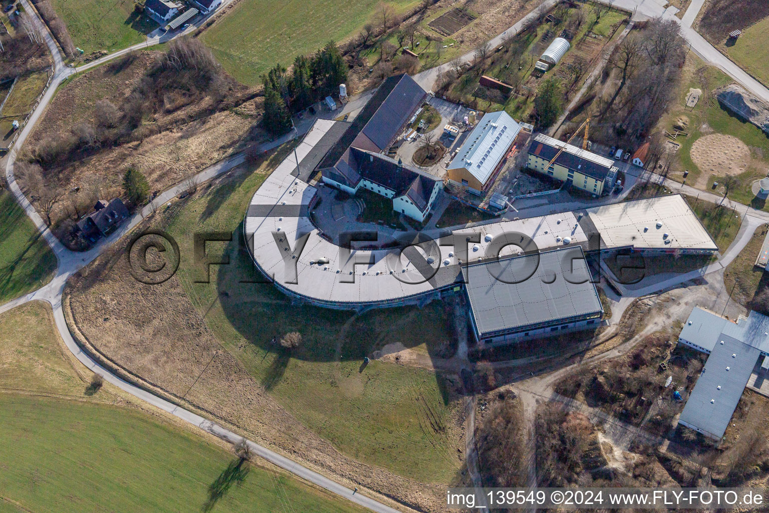 Montessori Biberkor Schule im Ortsteil Höhenrain in Berg im Bundesland Bayern, Deutschland
