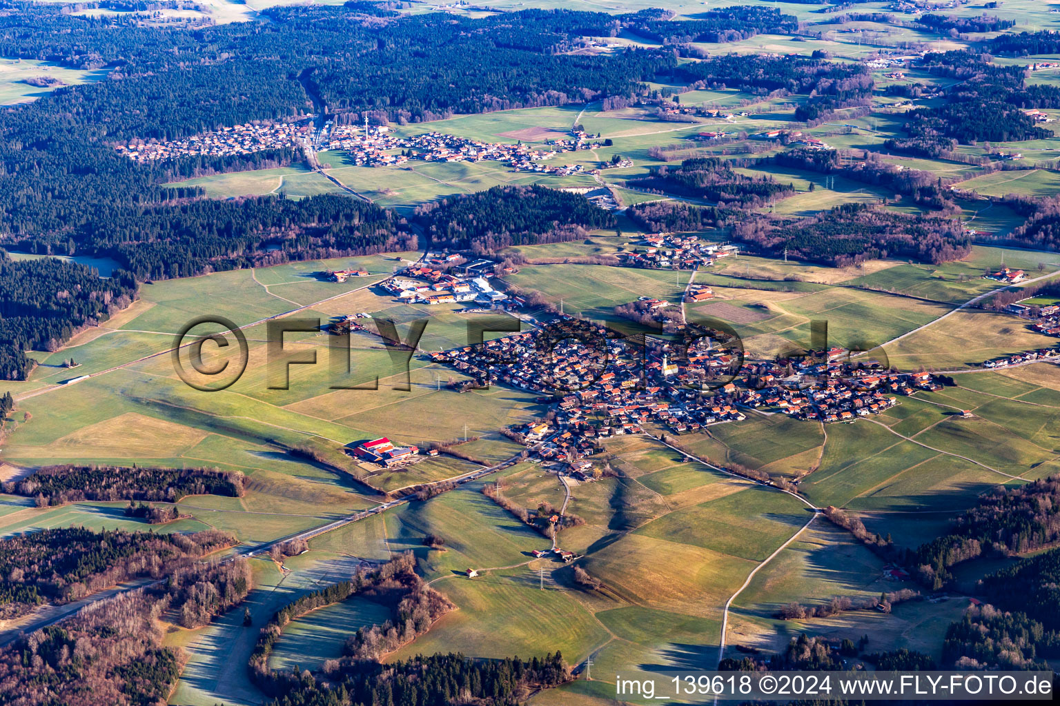 Aus Südwesten im Ortsteil Point in Waakirchen im Bundesland Bayern, Deutschland