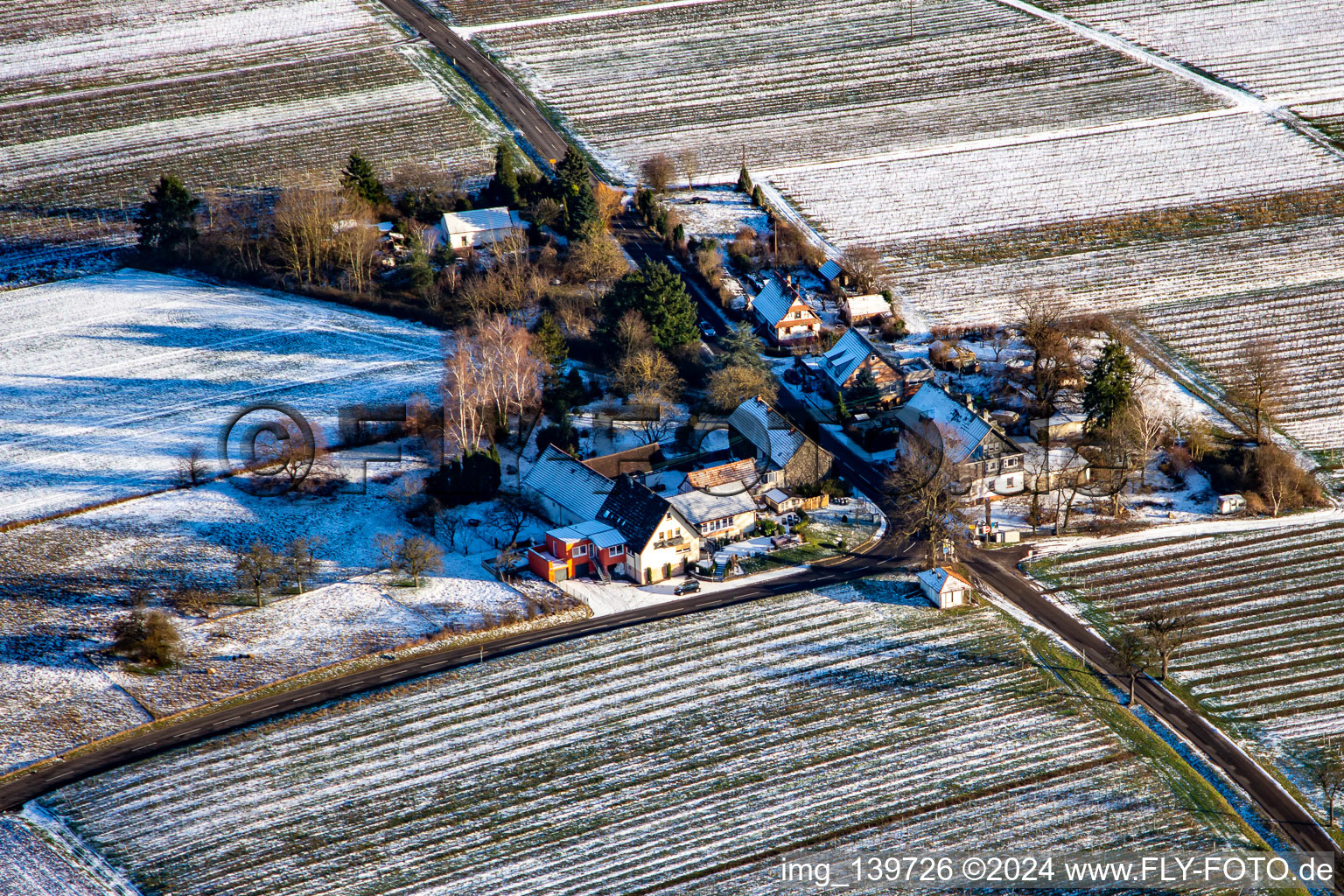 Landhotel Windhof im Winter bei Schnee in Schweighofen im Bundesland Rheinland-Pfalz, Deutschland