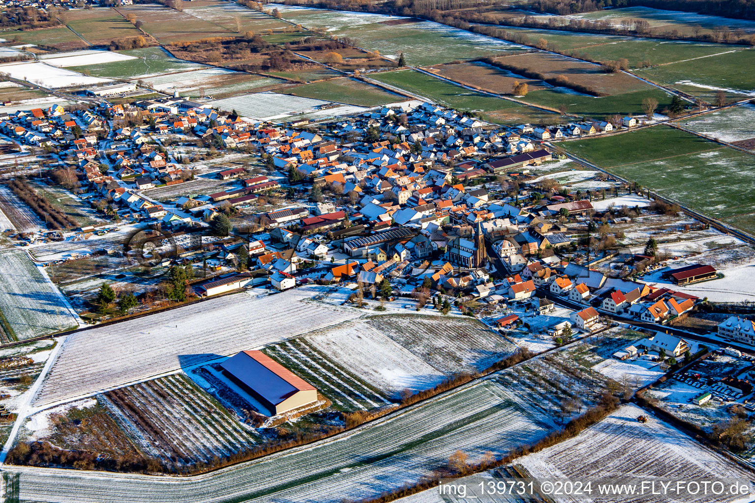 Luftbild von Im Winter bei Schnee von Westen in Schweighofen im Bundesland Rheinland-Pfalz, Deutschland